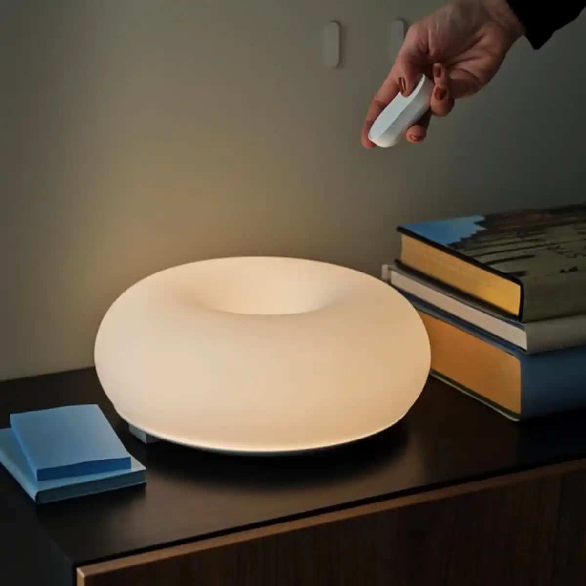 Bild 4 von VARMBLIXT Tisch-/Wandleuchte, LED, dimmbar smart/weißes Glas Farb- und Weißspektrum, 30 cm