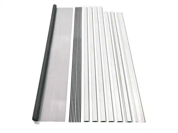 Bild 2 von LIVARNO home Alu-Insektenschutztür, 100 x 210 cm, mit Trittschutz, weiß, 2er Set