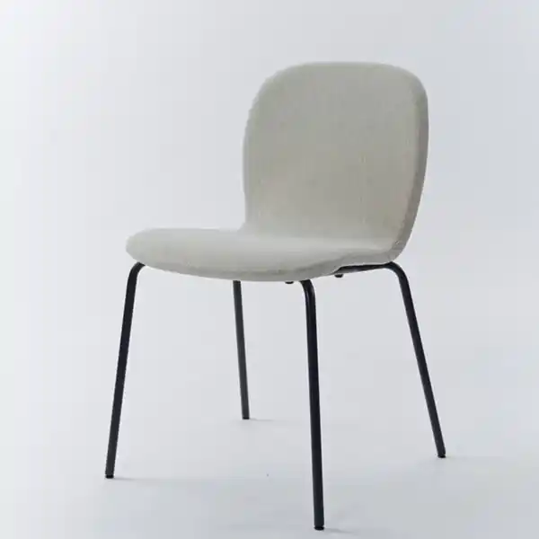 Bild 2 von SKÅLSTA Tisch und 4 Stühle, helles Graubeige x-förmig schwarzgrau/Knäbäck beige profiliertes Metall/schwarzgrau, 140x80 cm