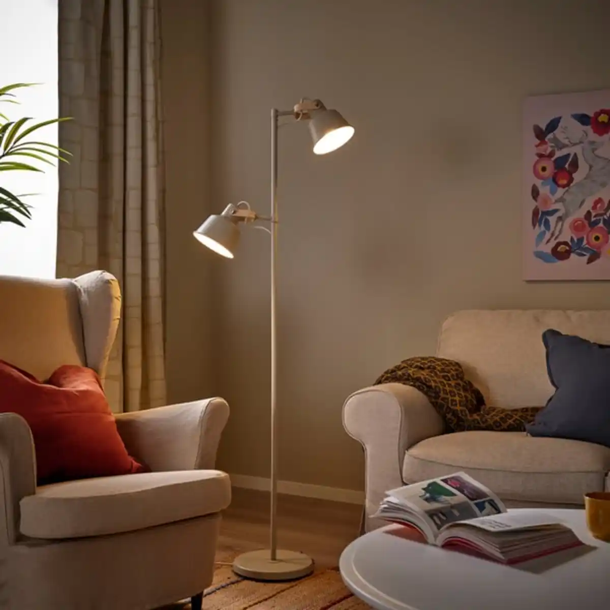 Bild 4 von SJÖMAKT Standleuchte mit 2er-Spot, beige/Esche