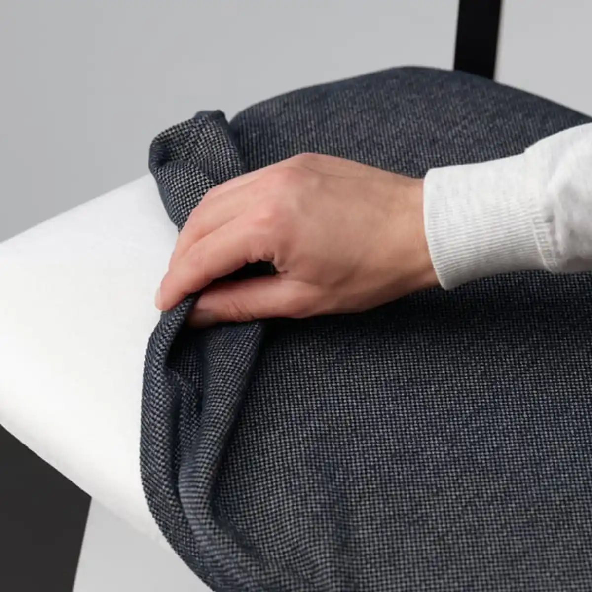 Bild 4 von LISABO / LISABO Tisch und 4 Stühle, schwarz/Tallmyra schwarz/grau, 105 cm