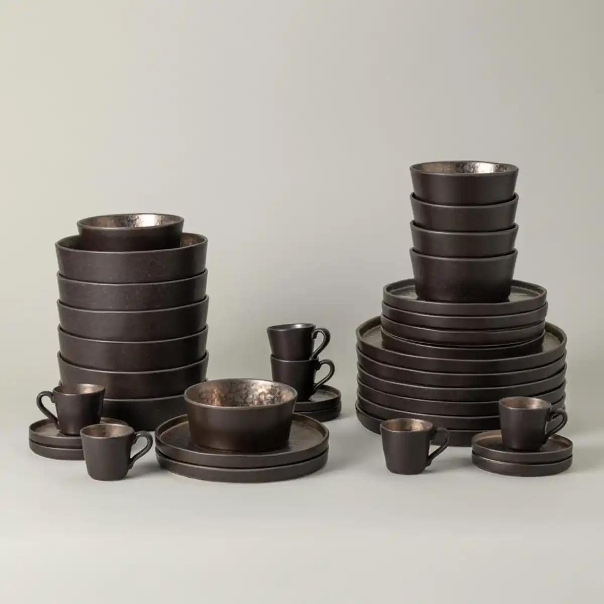 Bild 1 von Costa Nova Kombiservice Lagoa, Braun, Bronze, Keramik, 30-teilig, 0,9 ml,0,51 ml, Handmade in Europe, Essen & Trinken, Geschirr, Geschirr-Sets, Kombiservice