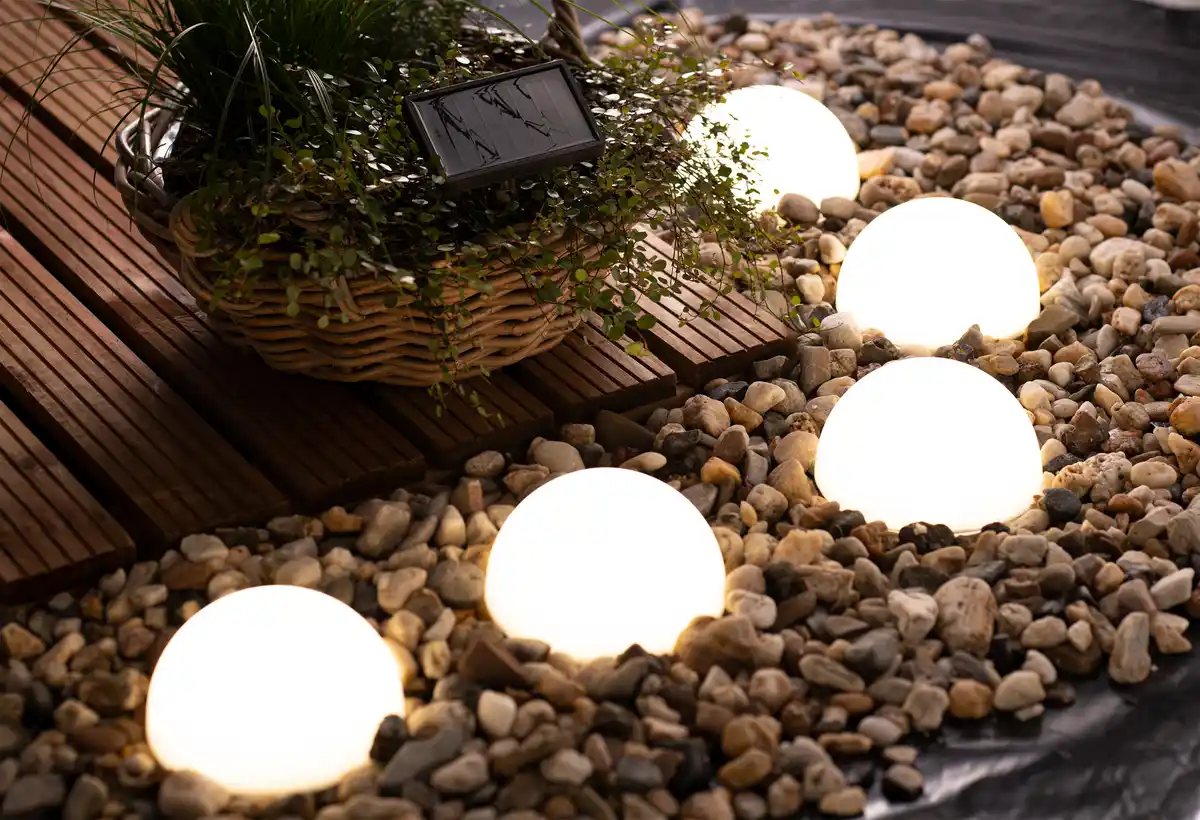 Bild 4 von IDEENWELT Solar-Bodenlichterkette mit 5 Halbkugeln
