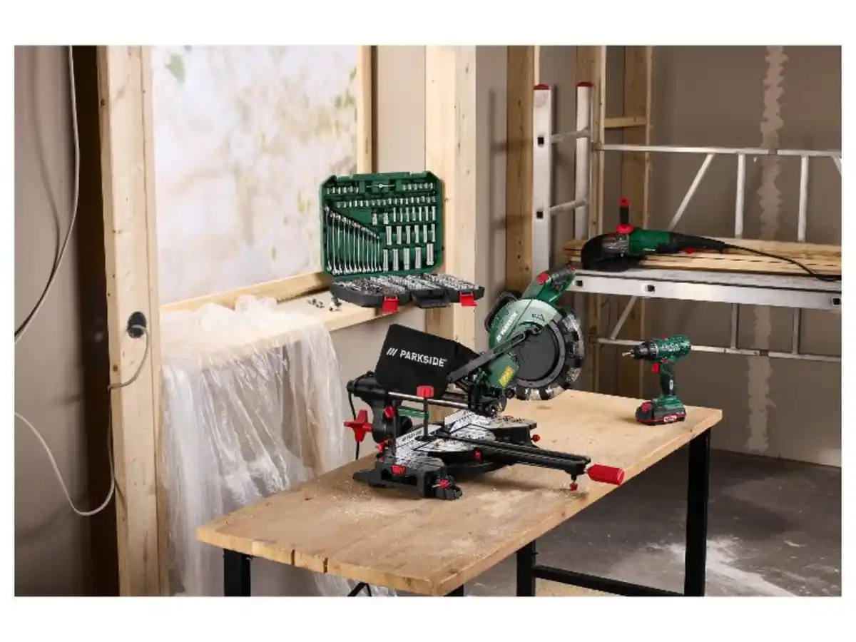 Bild 1 von PARKSIDE® Kapp- und Zugsäge »PZKS 2000 C3«