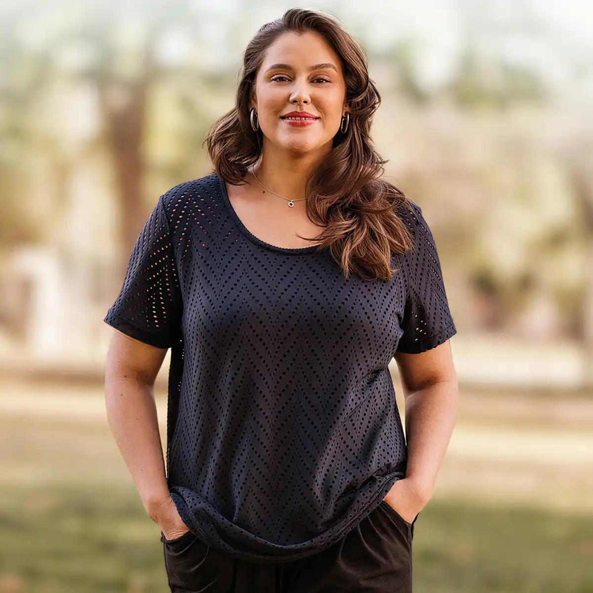 Bild 1 von Damen-T-Shirt mit Lochstruktur, große Größen