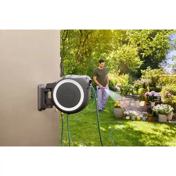 Bild 3 von Gardena Wand-Schlauchbox RollUp M/L 25 m Gartenschlauch inkl. Reinigungsspritze