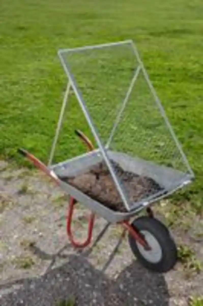 Bild 2 von Schubkarrensieb aus Stahl, ca. 100 x 60 cm
