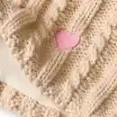 Bild 2 von PUSBLU Loop Schal mit Zopfmuster & Herz-Stickerei, beige, 1 St