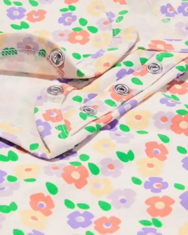 Bild 3 von Mitwachsender Baby-Strampler mit Rüschen und Blumen eierschalenfarben