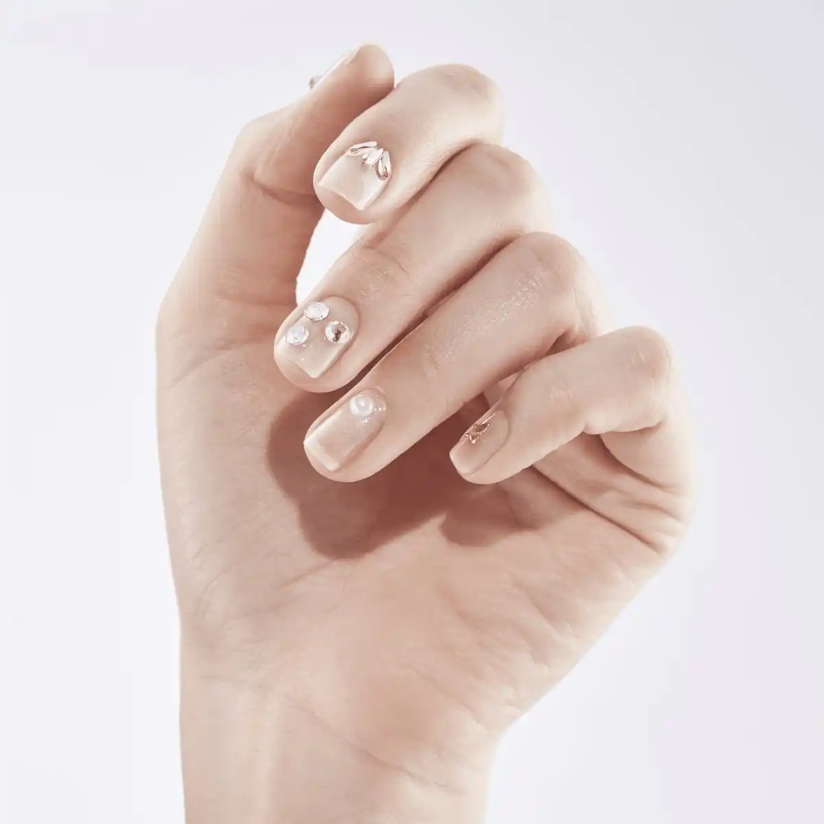 Bild 2 von essence UV GEL NAIL nail jewels 01 Nailin' The Glam Game!