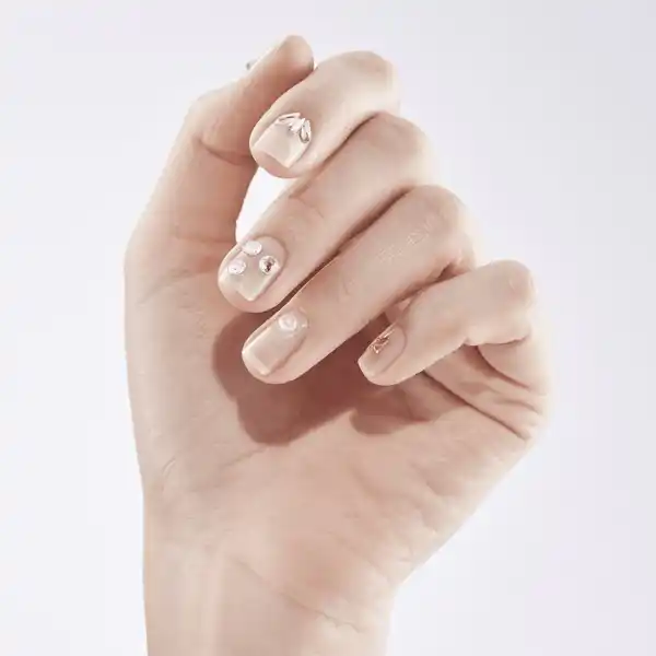 Bild 2 von essence UV GEL NAIL nail jewels 01 Nailin' The Glam Game!
