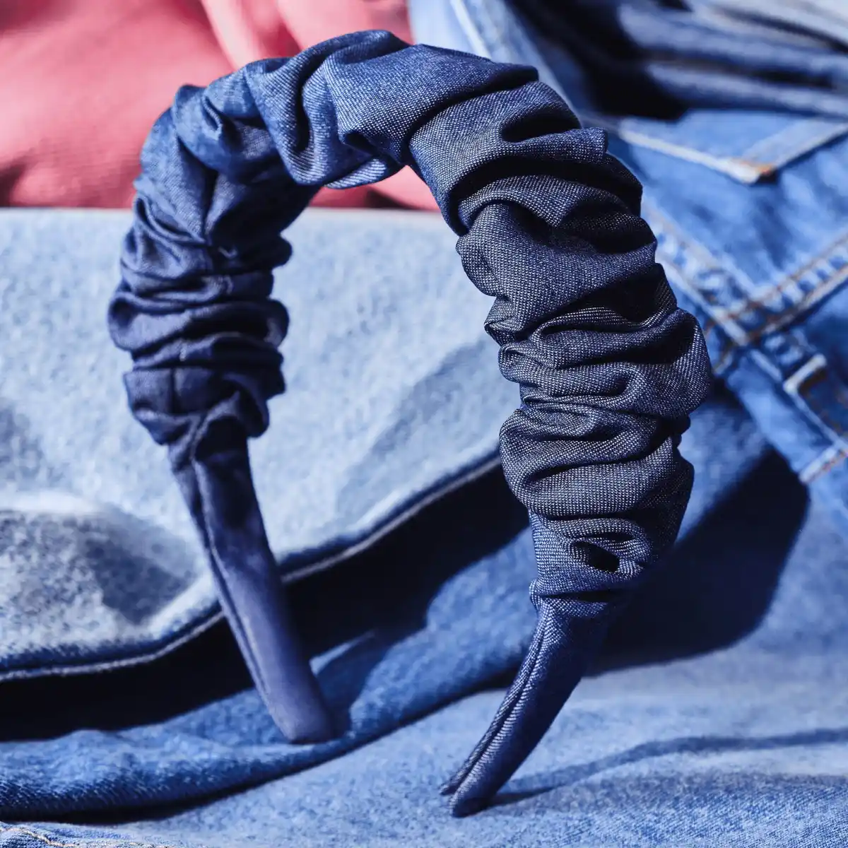 Bild 2 von essence The JEANS CLUB Headband 01 - In My Jeans Era