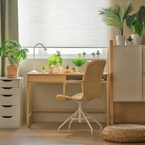 Bild 3 von BETESHÄST / STIGBYGEL Schreibtisch und Stuhl, Bambus beige/weiß