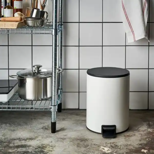 Bild 2 von TURRIDNING Treteimer, weiß/anthrazit, 9 l