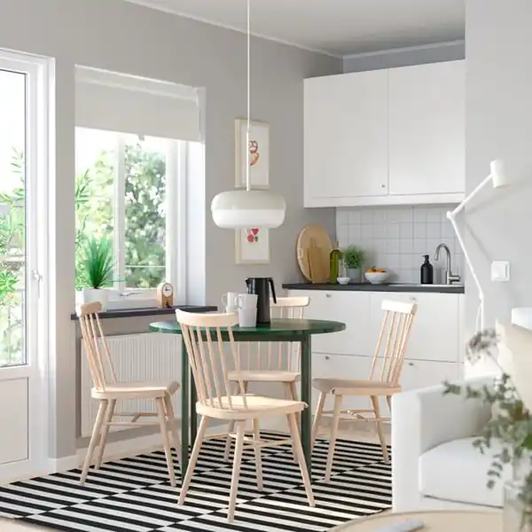 Bild 2 von IKEA PS 2026 / HÖGVED Tisch und 4 Stühle, grün/Kiefer, 96 cm