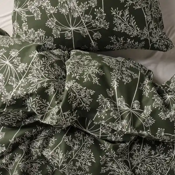 Bild 3 von DAGGBJÖRNBÄR Bettwäsche-Set, 3-teilig, dunkelgrün/Blumenmuster, 240x220/80x80 cm