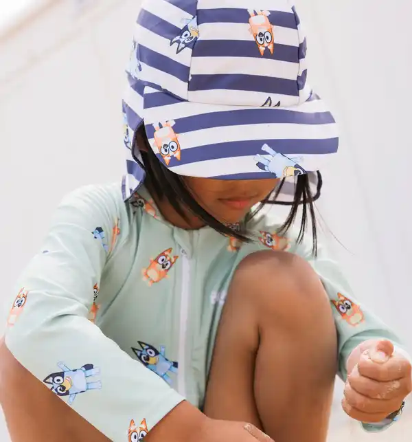 Bild 3 von Swim Essentials Bluey gestreifte Badekappe Größe 2