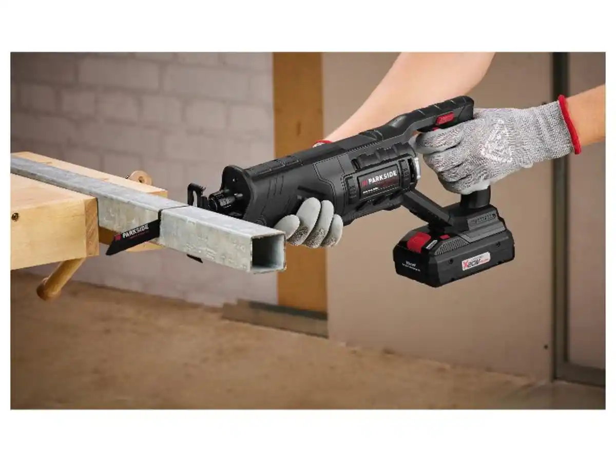Bild 2 von PARKSIDE PERFORMANCE® 20 V Akku-Säbelsäge-Starterset »PSSAP 20-Li E5«, mit Akku und Ladegerät ""