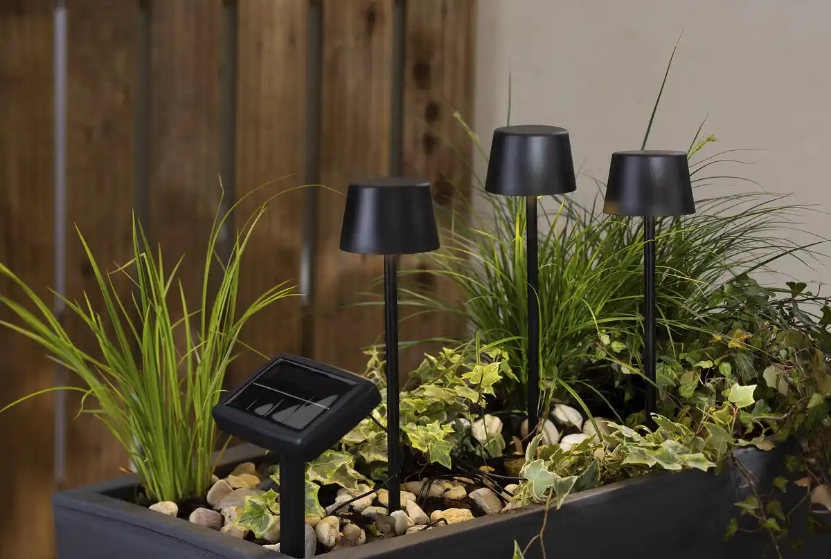 Bild 2 von IDEENWELT Solar-Gartenstecker schwarz