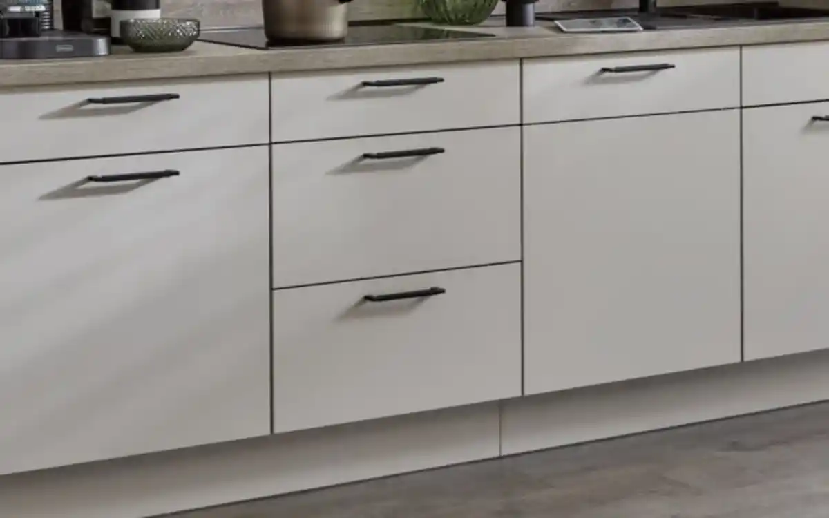 Bild 3 von Nobilia - Einbauküche Lenzen/Rosian, Eiche Bergamo Nachbildung/seidengrau, inkl. AEG Elektrogeräte