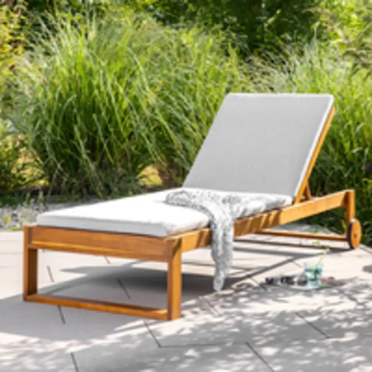 Bild 2 von Garten-Sonnenliege inkl. Kissen aus Akazienholz, ca. 197 x 71 x 30 cm - Braun