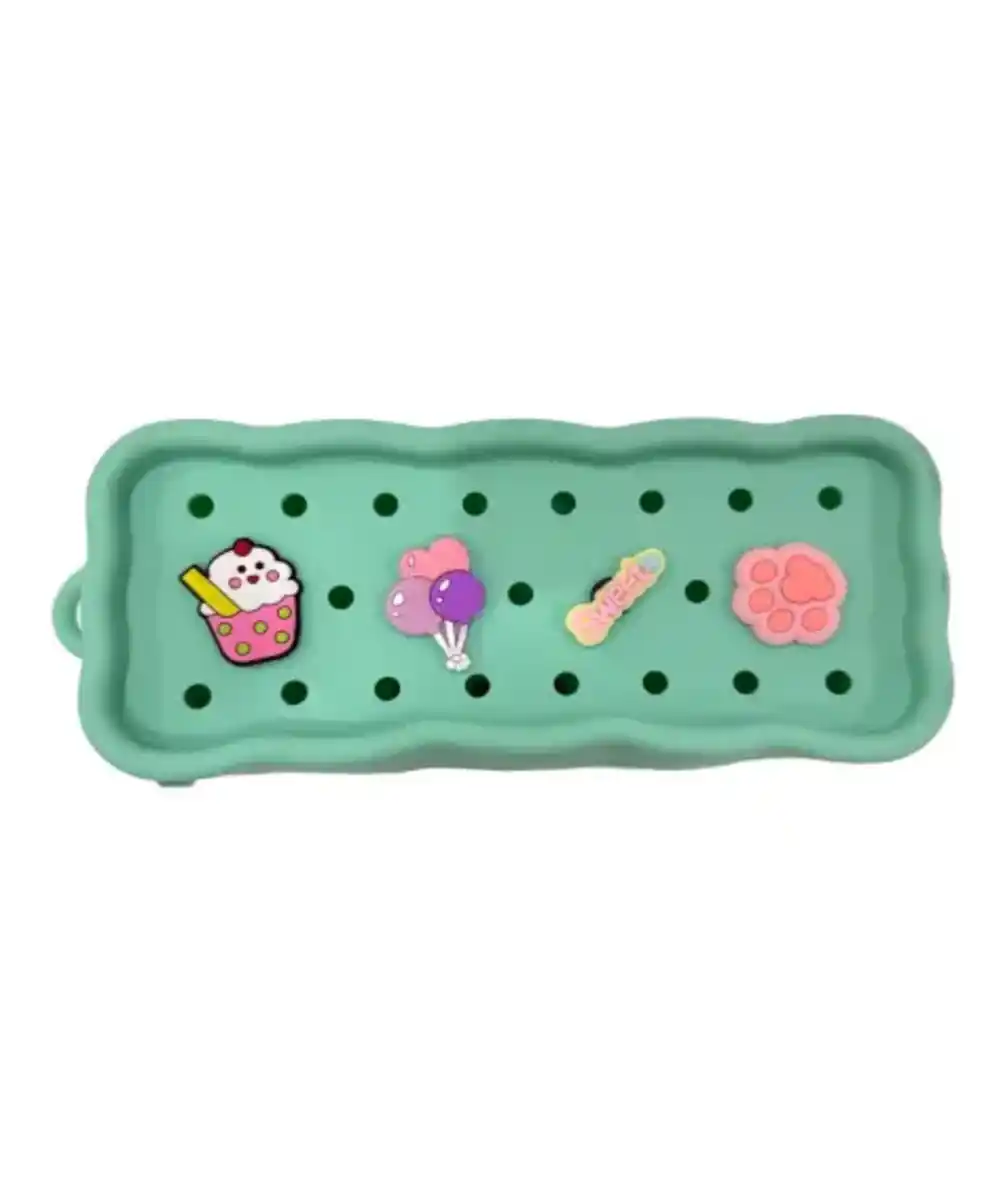 Bild 1 von Etui mit Lochmuster und Charms, türkis