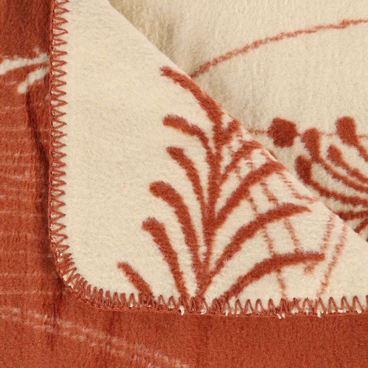 Bild 2 von Wohndecke Premium, 150x200cm Rot