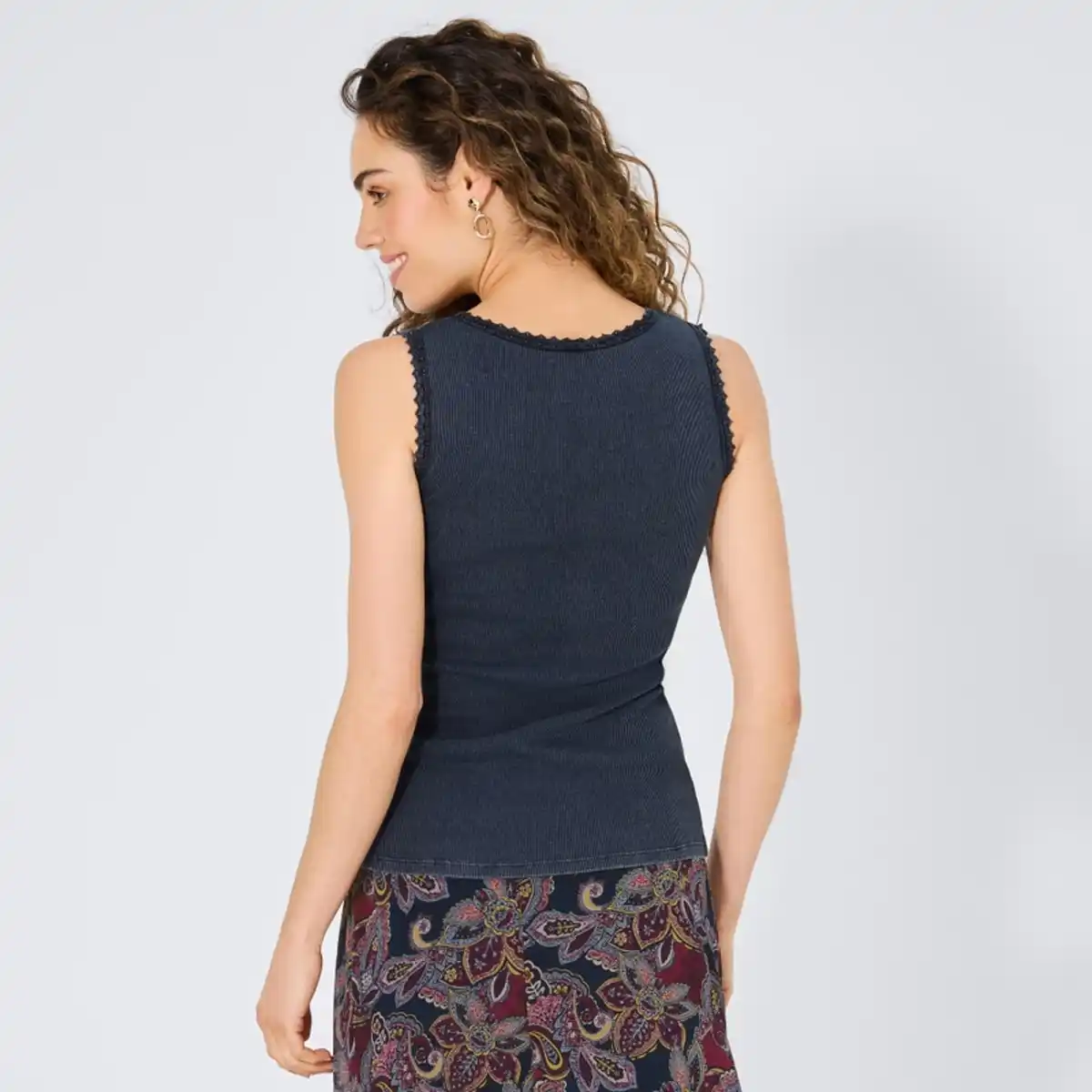 Bild 4 von Damen-Top mit Spitzeneinsatz