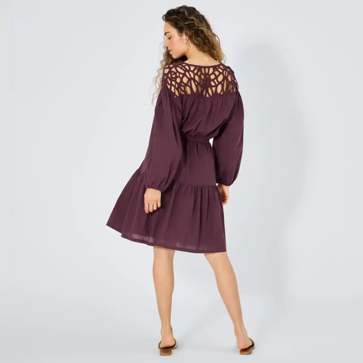 Bild 4 von Damen-Kleid mit Spitze am Ausschnitt