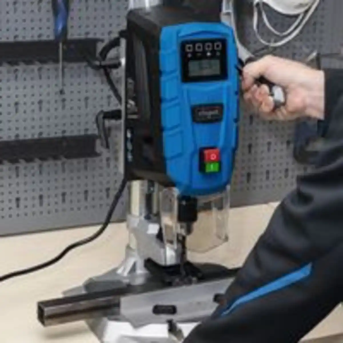 Bild 2 von Digitale Tischbohrmaschine DP55