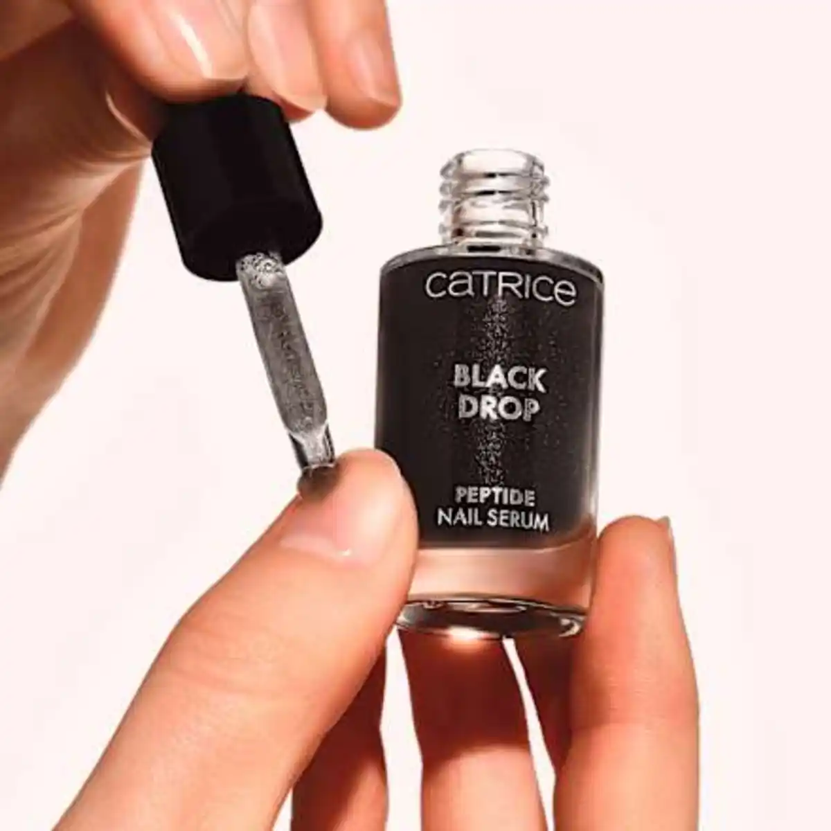 Bild 4 von CATRICE Nagelserum Black Drop Peptide, 8 ml