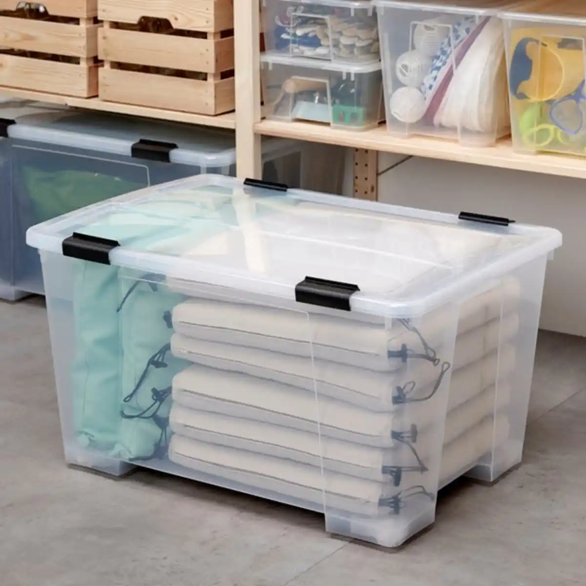 Bild 3 von SAMLA Box mit Deckel/Verschlussklips, transparent/schwarz, 79x57x43 cm/130 l