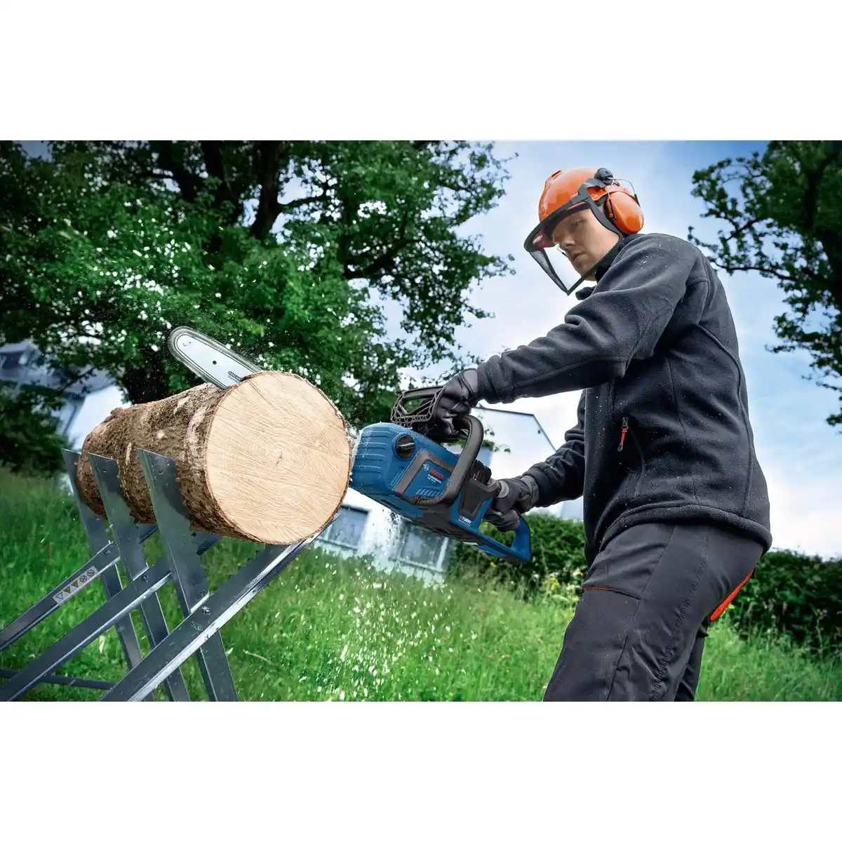 Bild 4 von Bosch Professional Akku-Kettensäge GKE 18V-40 Solo