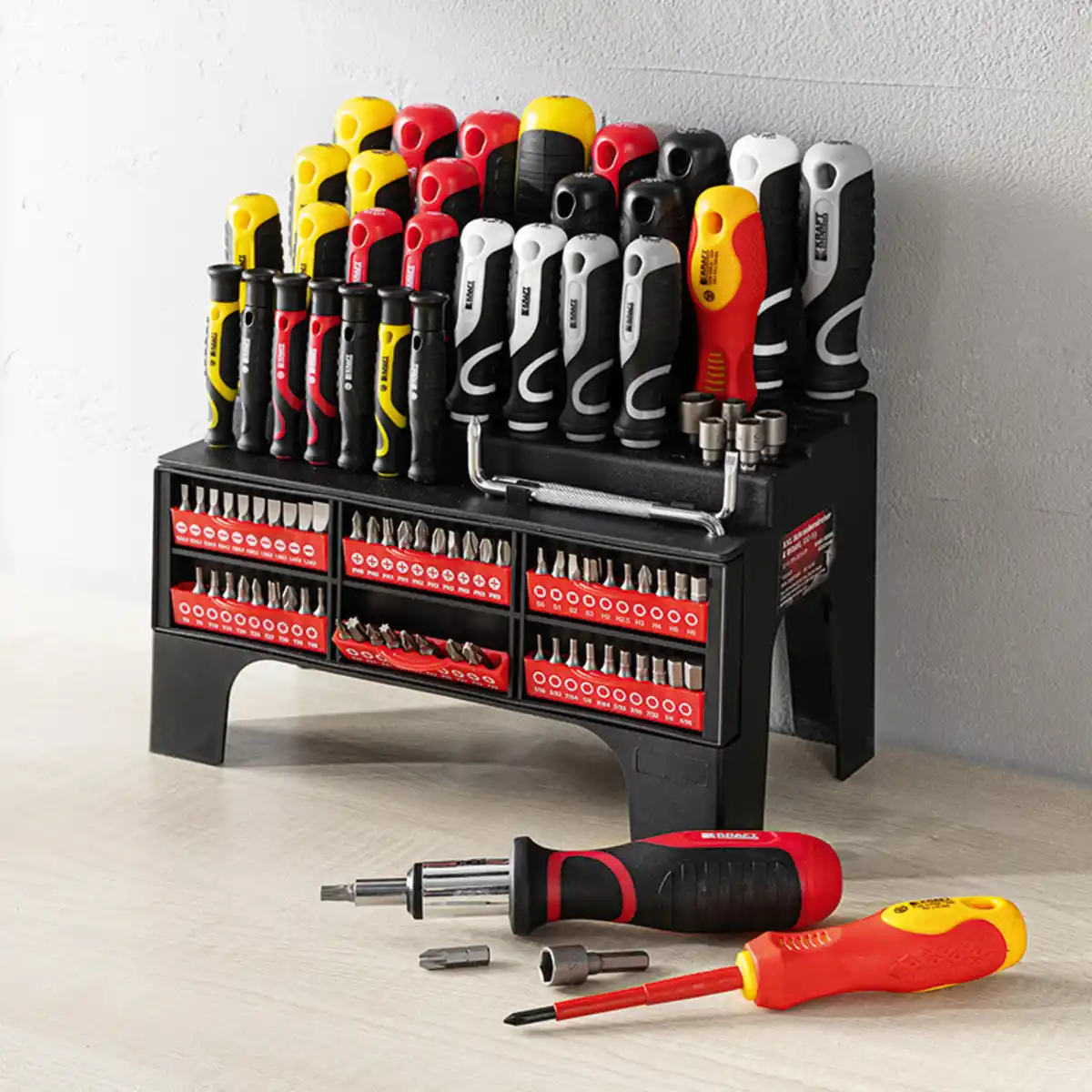 Bild 1 von Kraft Werkzeuge XXL-Schraubendreher-Bit-Set 100-tlg.