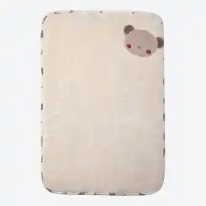 Wattierte Baby-Decke mit Bären-Motiv