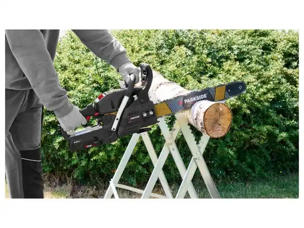 Bild 3 von PARKSIDE PERFORMANCE® Benzin-Kettensäge »PPBKS-L 56 A1« mit Elektrostart