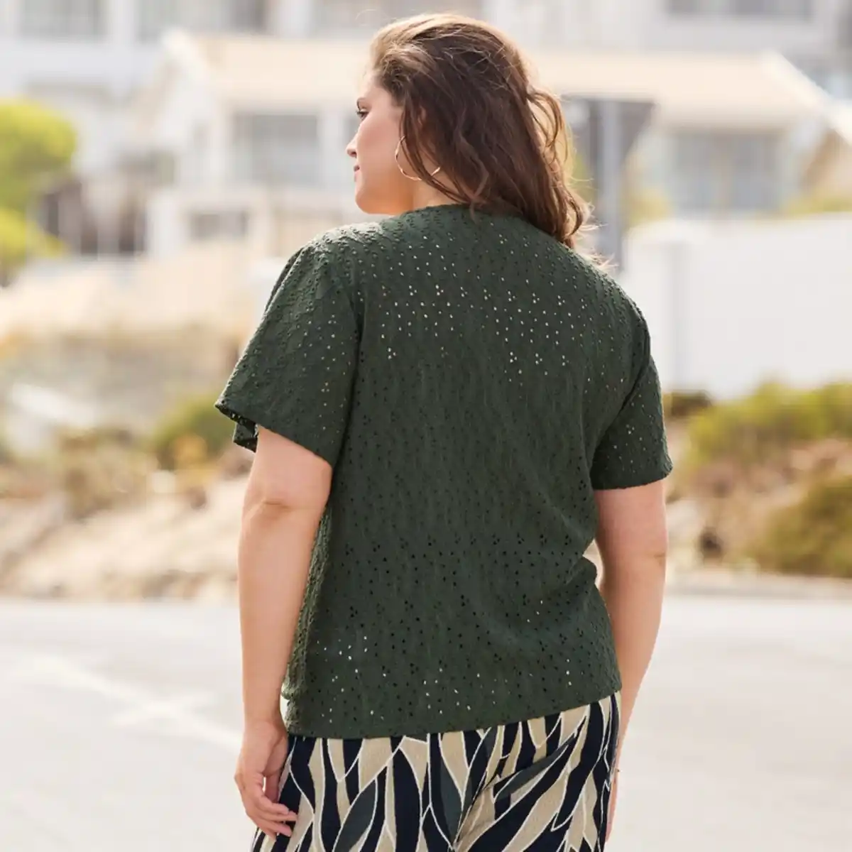 Bild 4 von Damen-T-Shirt mit Knopfleiste, große Größen