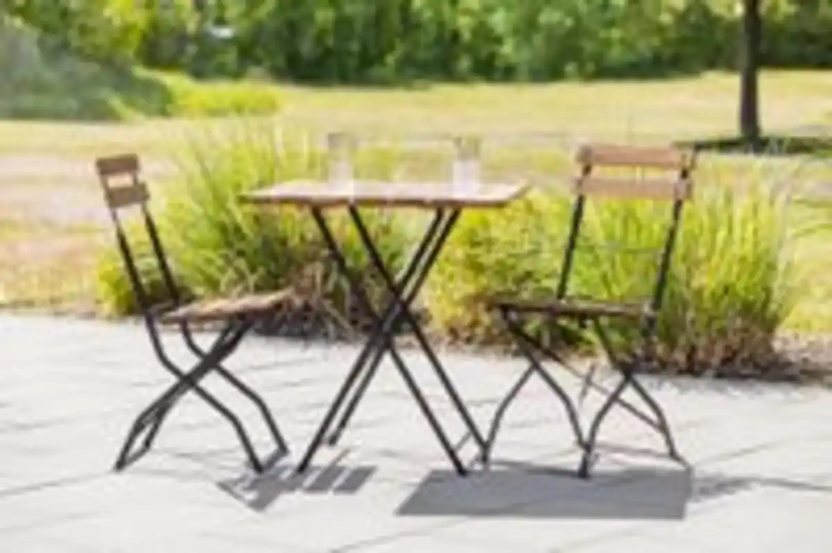 Bild 2 von CHILLROI 3tlg. Bistro Outdoor-Klappstuhl-Set, 2-Sitzer ohne Armlehne aus Akazienholz