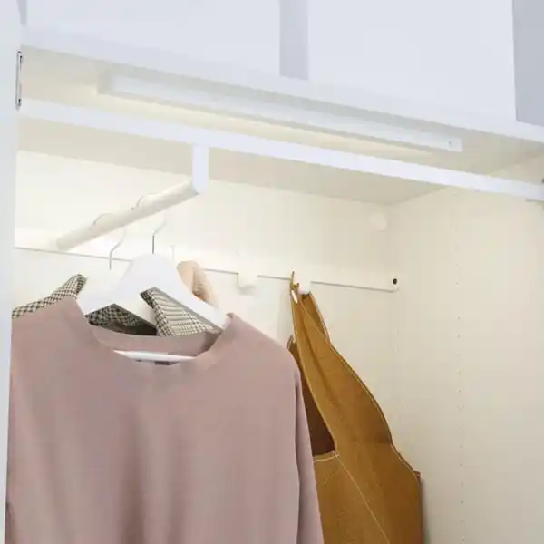Bild 2 von KÖLVATTEN LED-Beleuchtung mit Sensor, weiß/batteriebetrieben, 70 cm