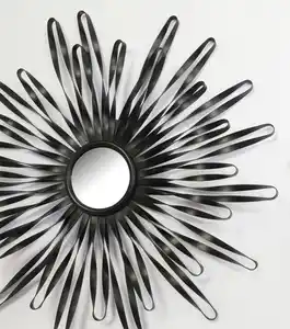 OTTO home Wanddekoobjekt Sonne, goldfarben, im 2er Set: 35 und 46cm (2er-Set), Wanddekoration aus Metall mit kleinem Spiegel in der Mitte