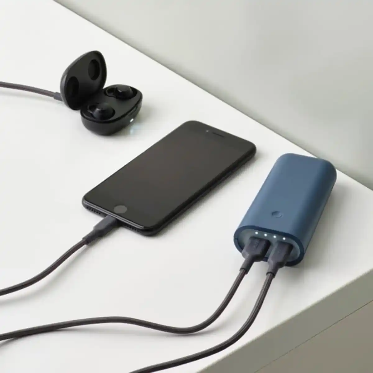 Bild 3 von VARMFRONT Powerbank, tragbar, blau, 5200 mAh
