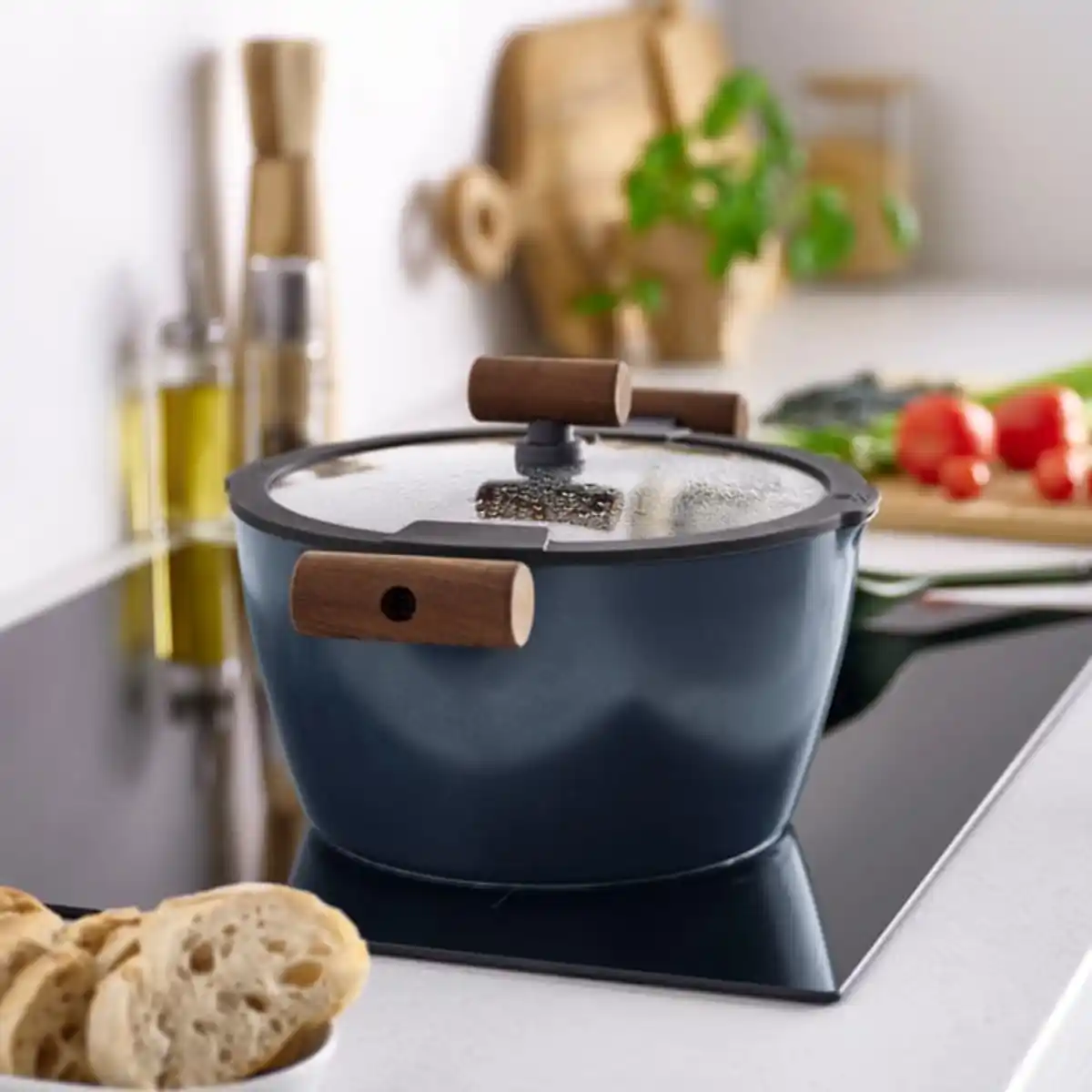 Bild 3 von KLIPPFISK Topf mit Deckel, Antihaftbeschichtung Glas/Holz schwarzblau, 5 l
