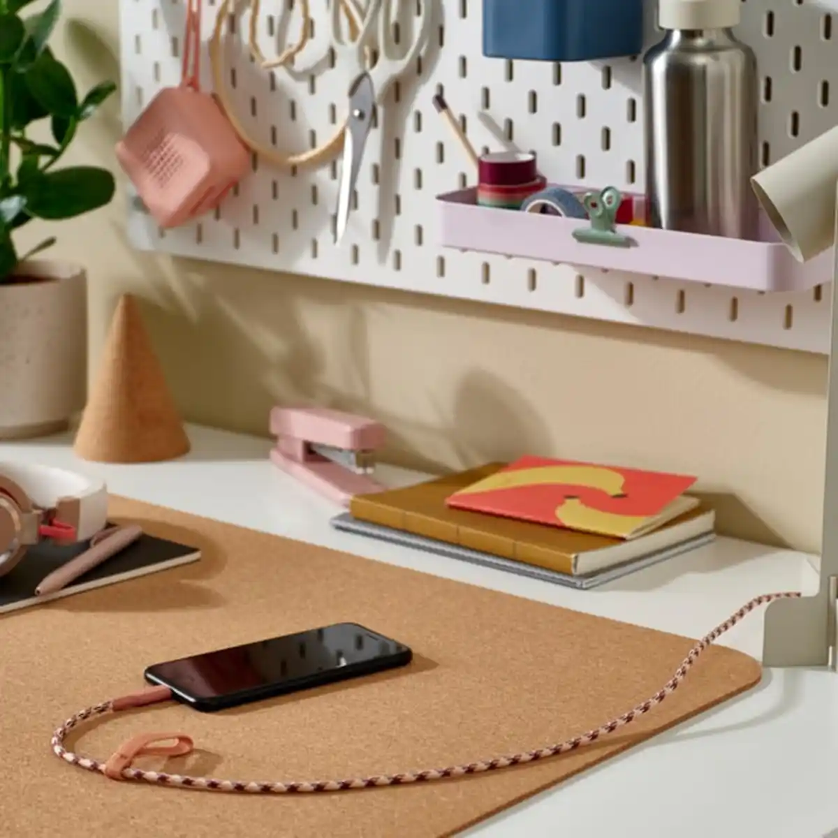 Bild 4 von LILLHULT USB-C auf Lightning, rosa/beige, 1.5 m