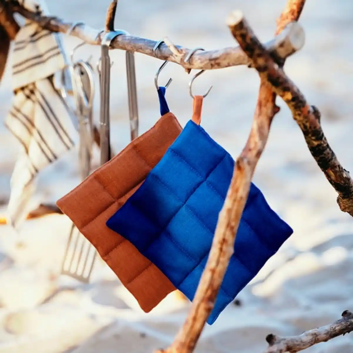 Bild 2 von SOLUPPGÅNG Topflappen, blau/braun, 21x21 cm