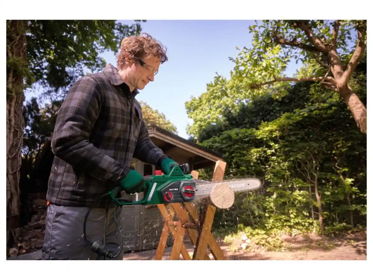 Bild 2 von PARKSIDE® Elektro-Kettensäge
