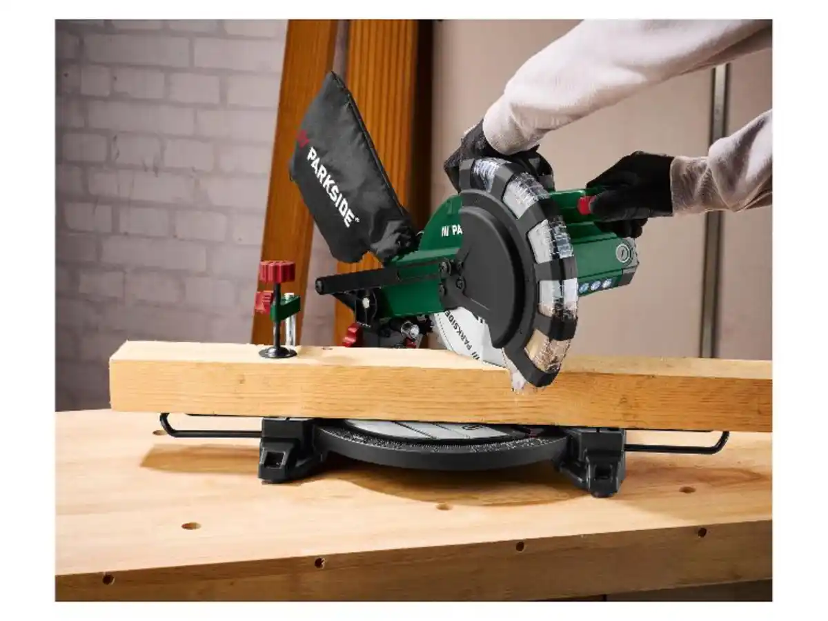 Bild 1 von PARKSIDE® Kapp- und Gehrungssäge »PKS 1500 C4«