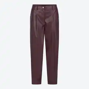 Damen-Hose aus Kunstleder im Barrel-Look