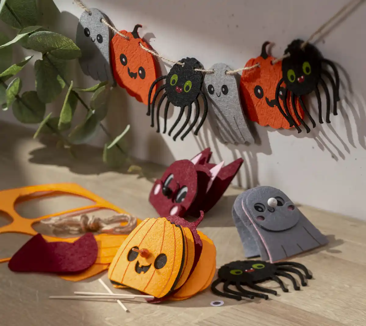 Bild 3 von IDEENWELT Filz-Bastelset Girlande Halloween