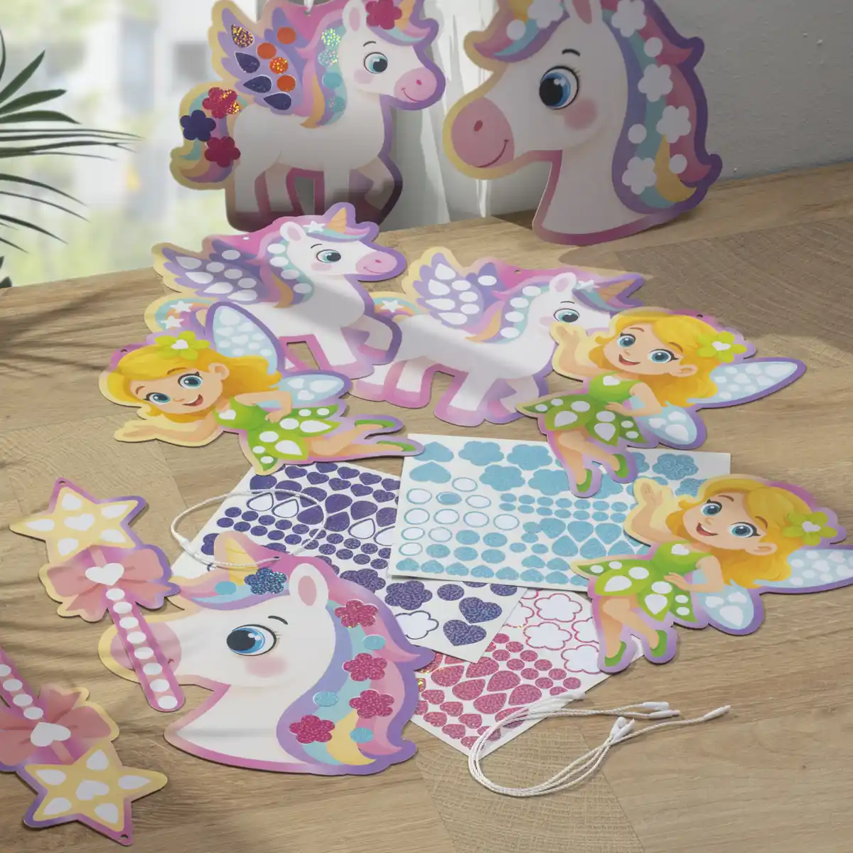 Bild 2 von IDEENWELT Glitzer-Mosaik-Figuren-Set Fee/Einhorn