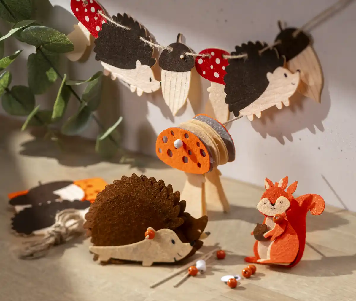 Bild 3 von IDEENWELT Filz-Bastelset Girlande Herbsttiere